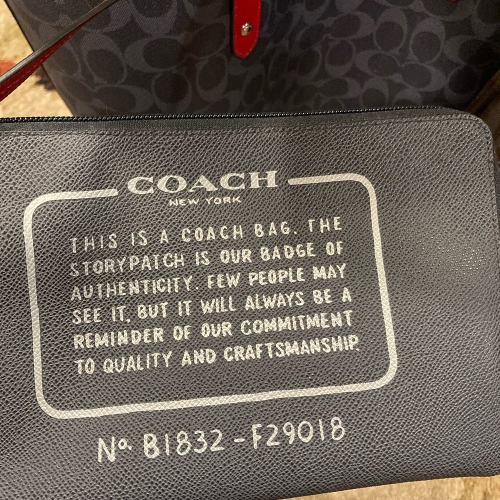 Authentic coach reversible bag. Great cond. like new.